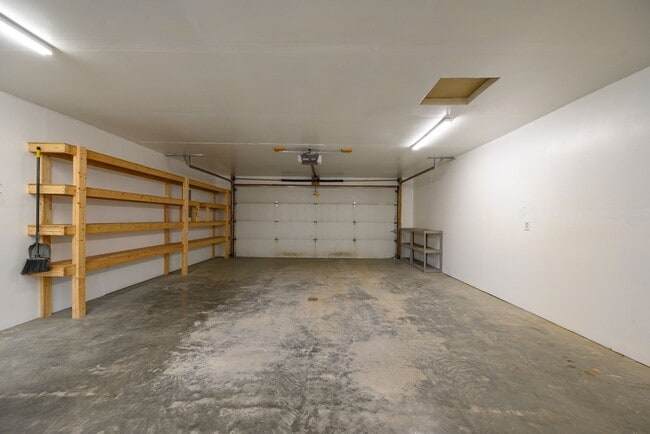 Building Photo - 3 BEDROOM | 2 BATHROOM | 2 CAR GARAGE | AI...