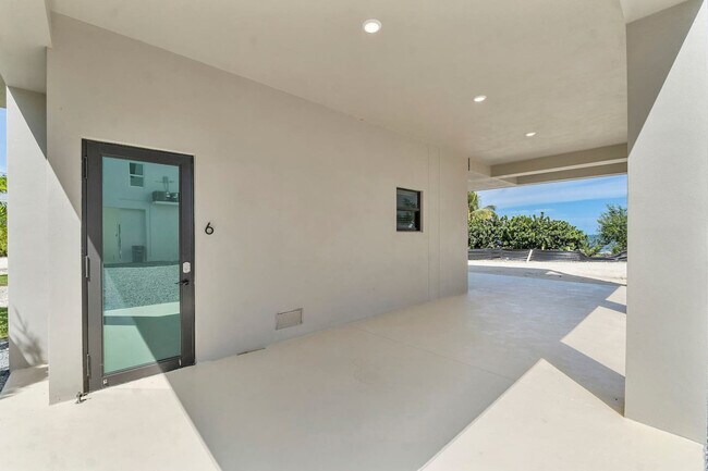 Building Photo - 99 Seaside Ave