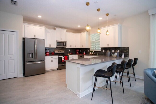 Building Photo - 2713 Bookmark Dr