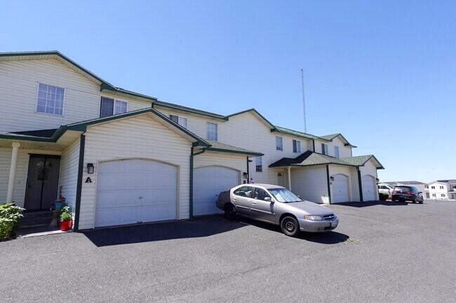 Building Photo - 1310 S Skyline Dr