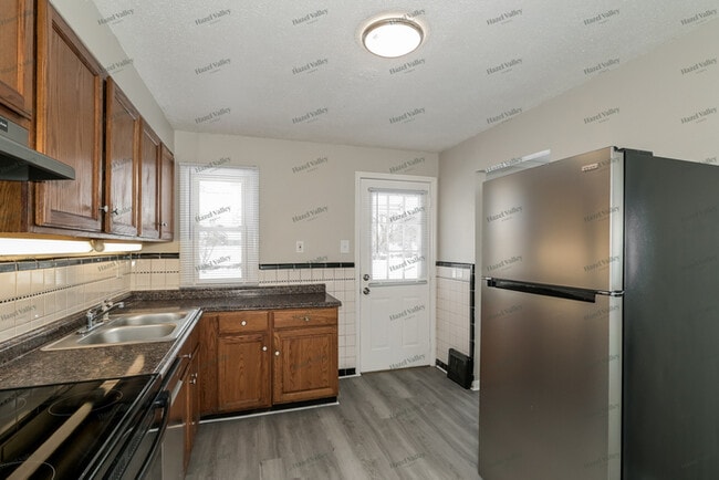 Building Photo - 1147 Darr Dr