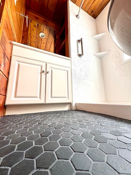 Building Photo - 1704 S Berlin Ave