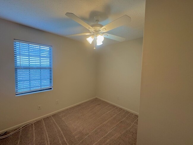 Building Photo - Campbell County Townhome