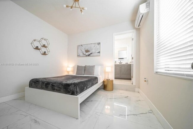 Building Photo - 305 NW 124th St