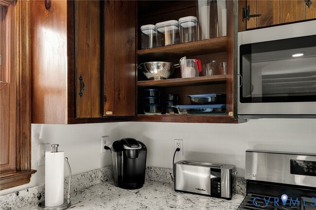 Building Photo - 9621 Peppertree Dr