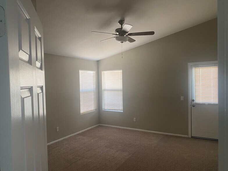 master bedroom - 7146 W Hunnington Dr