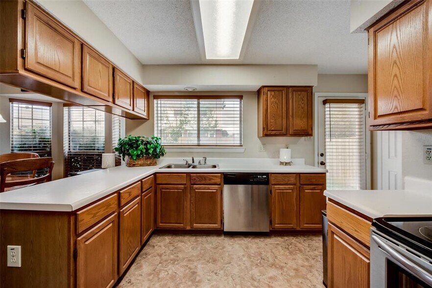 Building Photo - 2848 Ironwood Dr