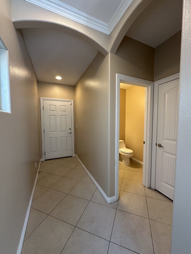 Building Photo - 9417 Sand Tiger Ave