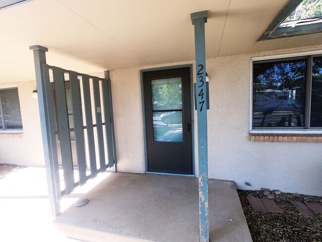 Building Photo - 2345-2347 Goss