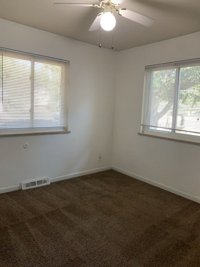 Building Photo - STUDENTS WELCOME! 4 Bedroom / 2 Bath Home Near CSU