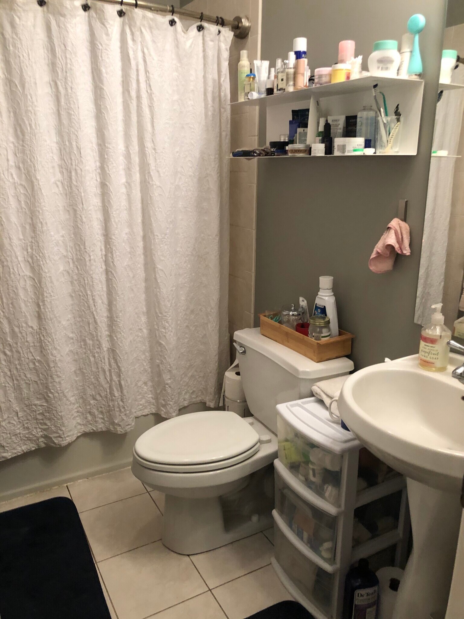 Bathroom 2, Hall - 4933 N Winthrop Ave