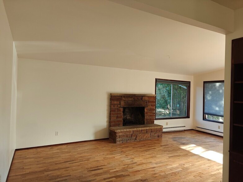 Building Photo - 10628 57th Ave S