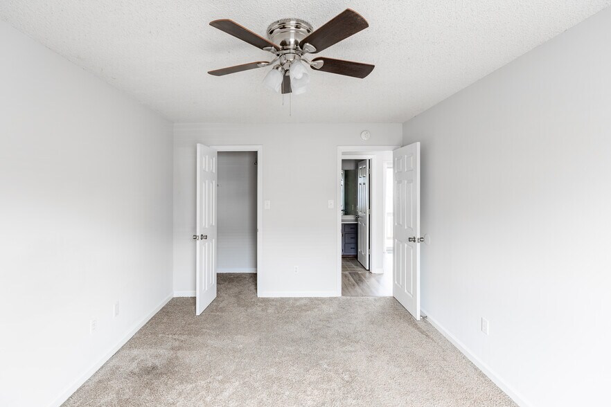 Building Photo - 2282 Highland Hill Dr