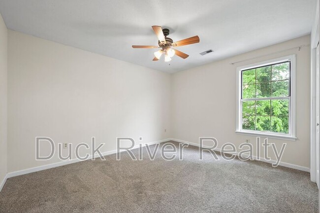 Building Photo - 1712 University Dr