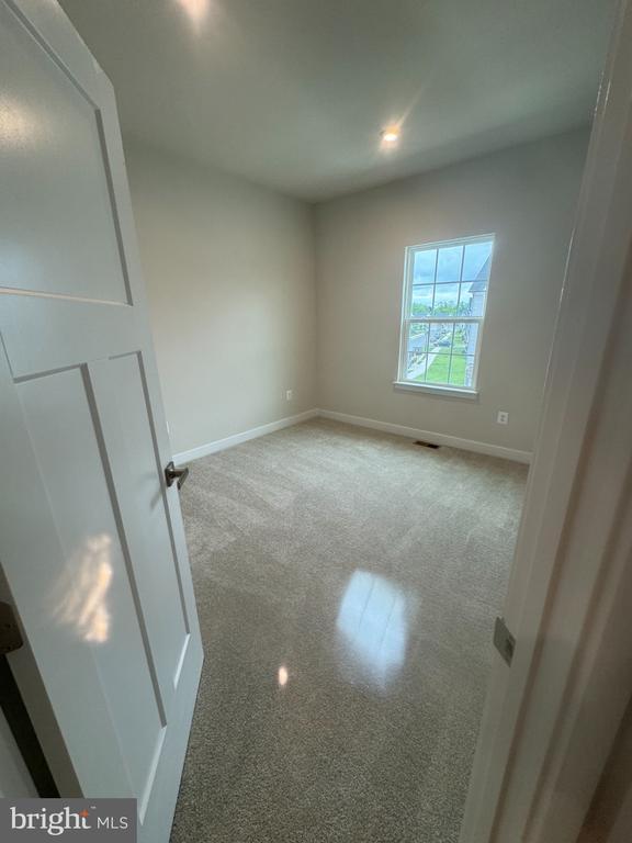 Building Photo - 275 Thoroughbred Ln
