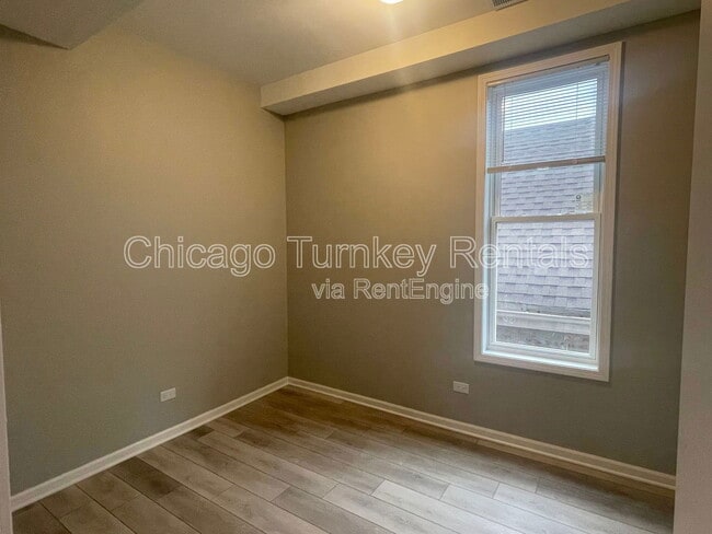 Building Photo - 2336 S Troy St