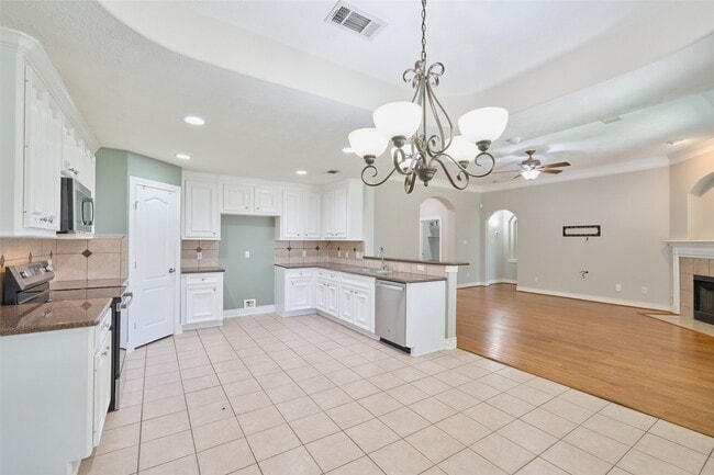 Building Photo - 13313 Enchanted Way