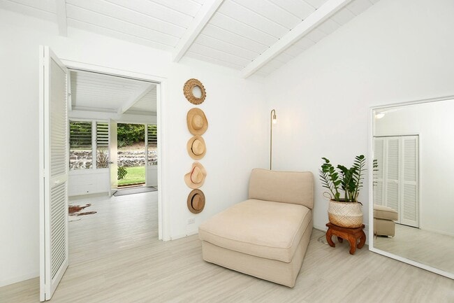Building Photo - 735 Kapulena Loop