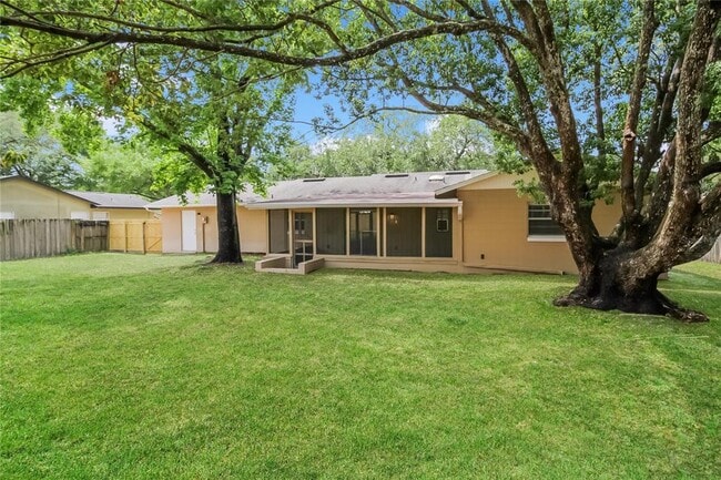 Building Photo - 124 Sunset Dr