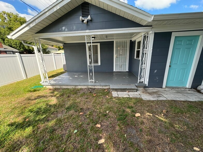 Building Photo - 212 W North Bay St