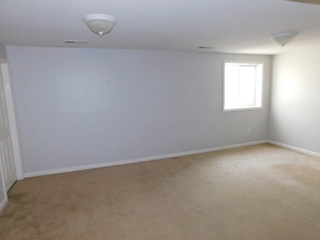 Building Photo - 104 Pebble Creek Dr