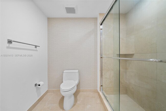 Building Photo - 16275 Collins Ave