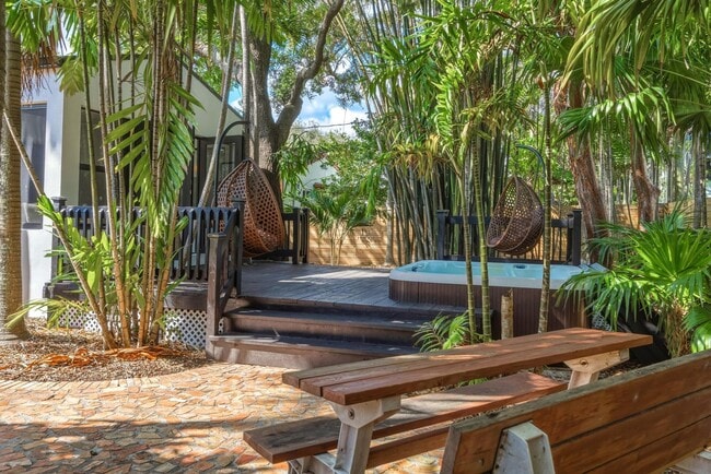 Building Photo - 751 NE 80th St