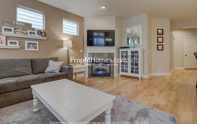 Building Photo - Luxury Four Bedroom Home in King City!