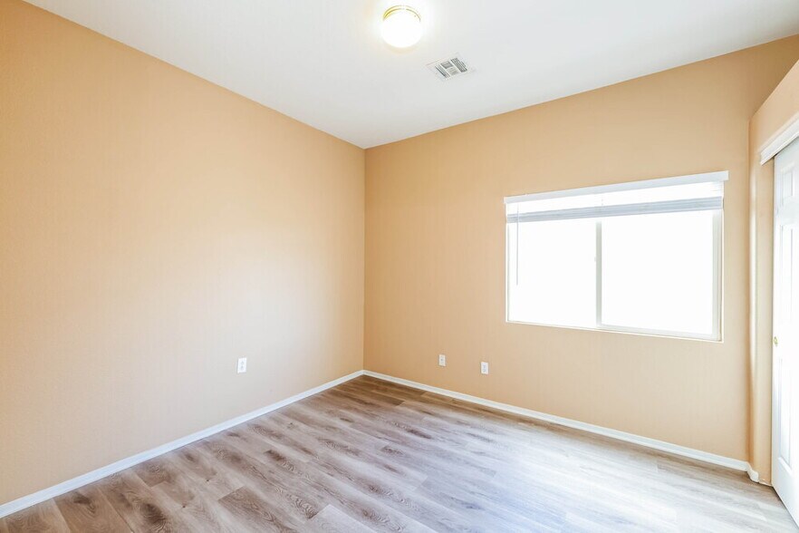 Building Photo - 5136 Marsh Butte St
