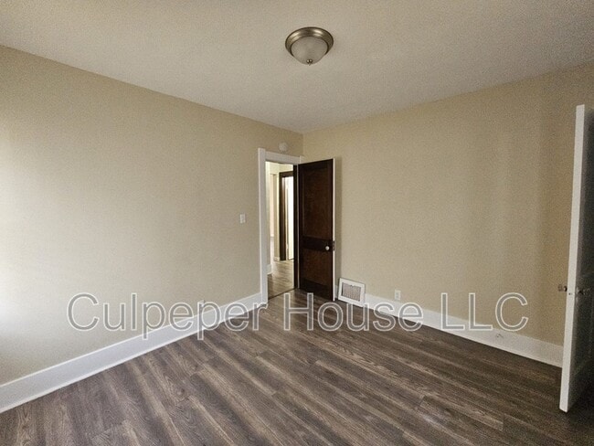 Building Photo - 1046 Slater St