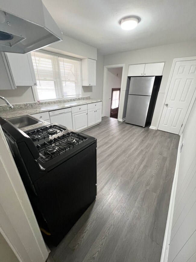 Building Photo - 1465 W Duchesne Dr