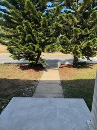 Building Photo - 46 S Oleander Ave