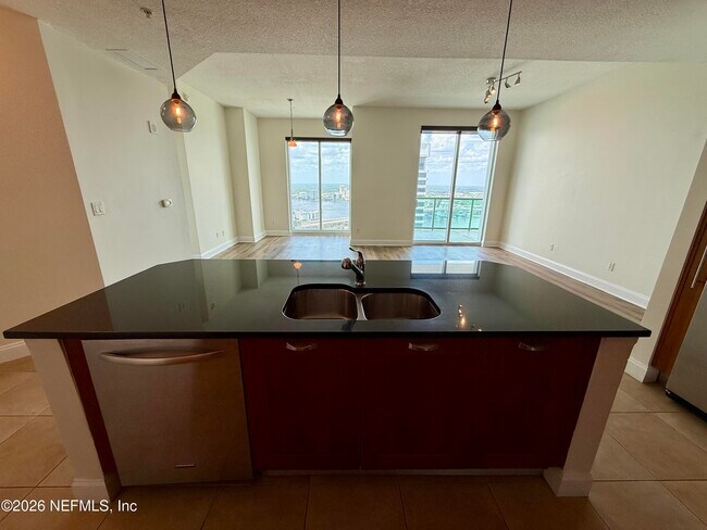 Building Photo - 1431 Riverplace Blvd