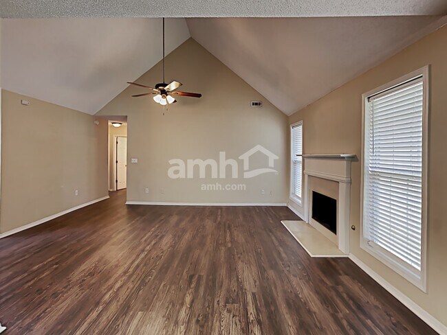 Building Photo - 910 Castlerock Way