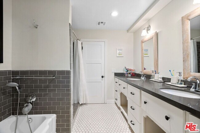 Building Photo - 3734 Loadstone Dr