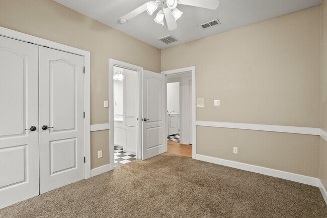Building Photo - 7114 Bethencourt