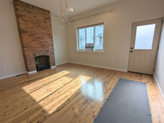 Building Photo - Modern 2 Bedroom 1.5 Bathroom Home (Lawrenceville)