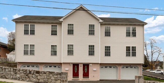 Primary Photo - 26 Roger Ave