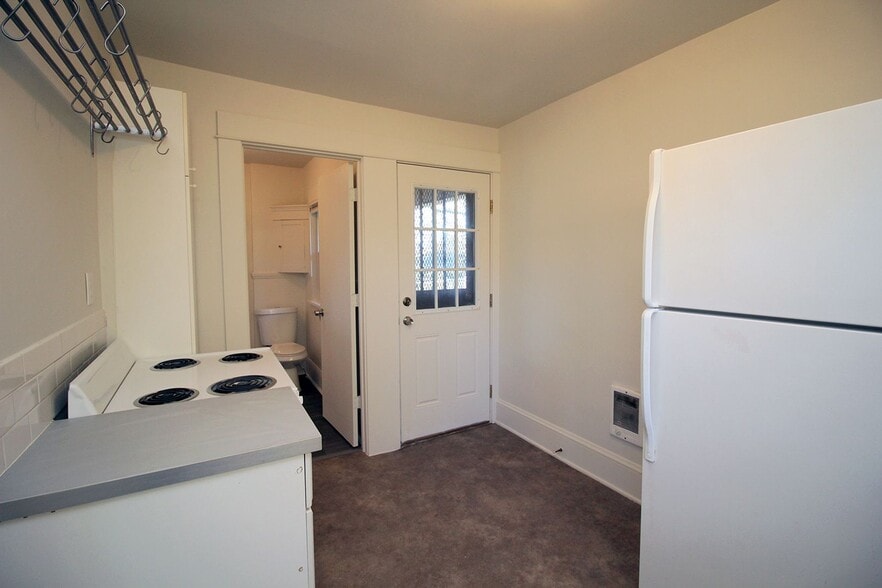 Building Photo - 5005-5007 N Kerby Ave