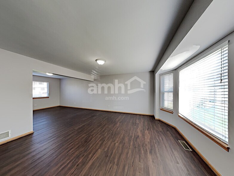 Building Photo - 2438 Foxtail Ct