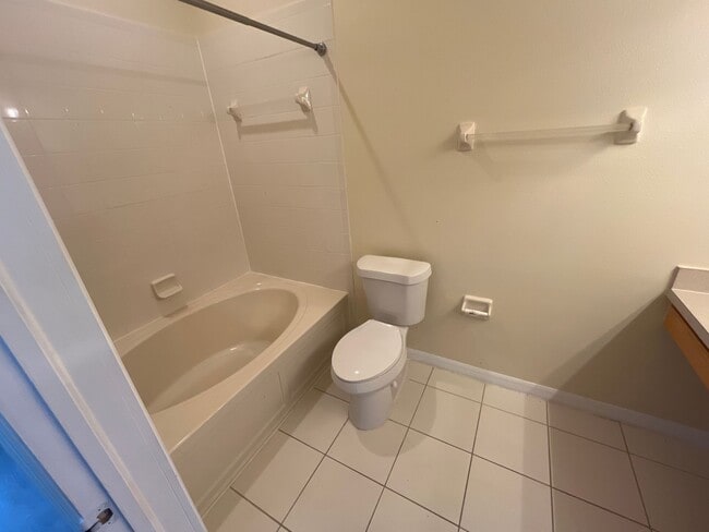 Building Photo - For Rent – Charming 2-Bed, 2.5-Bath Townho...