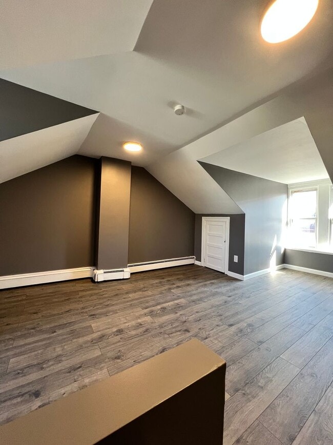 Building Photo - Fully Renovated 3 Bedroom 1 Bath Home Available