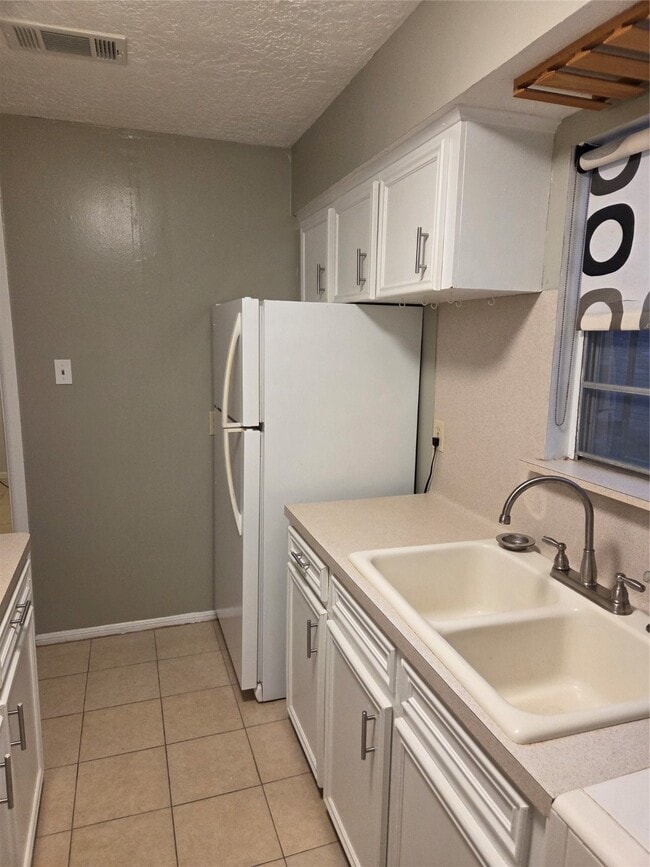 Building Photo - 902 Euclid St