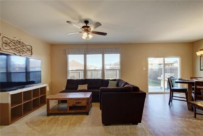 Building Photo - 5820 Sardinia Dr