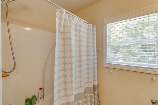 Building Photo - 456 Edenhall Dr