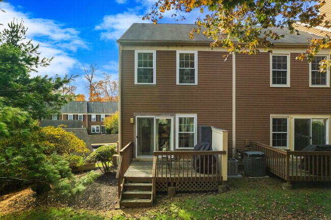 Building Photo - 136 Foxbridge Village Rd
