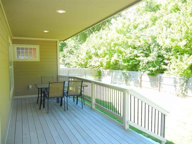 Building Photo - Italian Estates Property Management