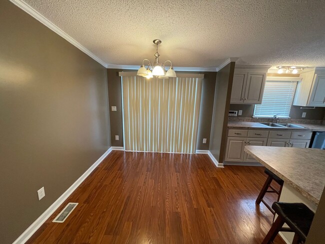 Building Photo - Newly Renovated 3 Bed, 2 Bath