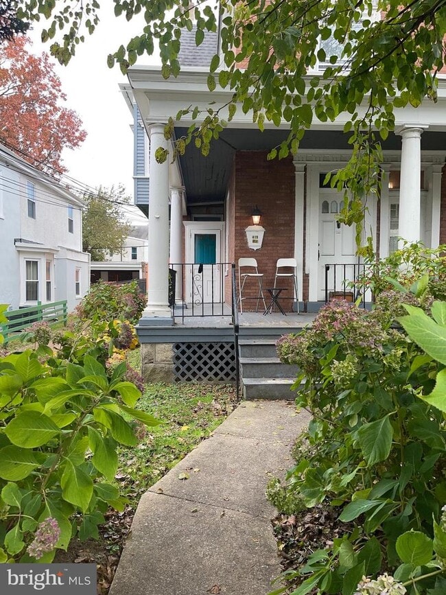 Building Photo - 419 Green Ln