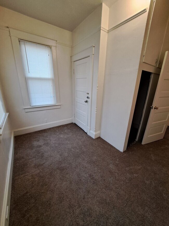 Building Photo - 1321 Chesapeake Ave